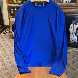 Men’s Under Armour sleeved shirt